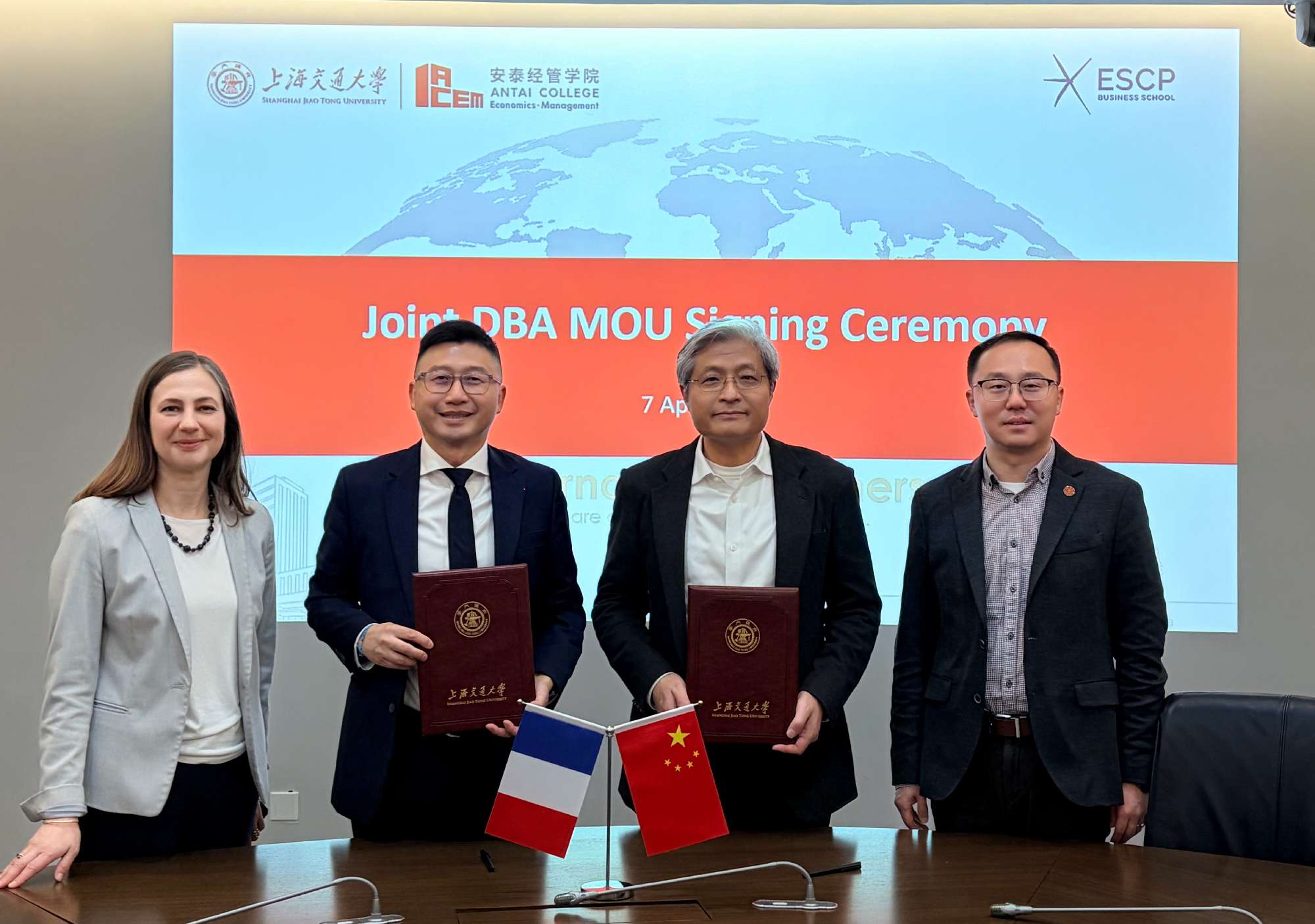 Dean of ESCP Europe Visits Antai and Signs MOU for Joint DBA Program